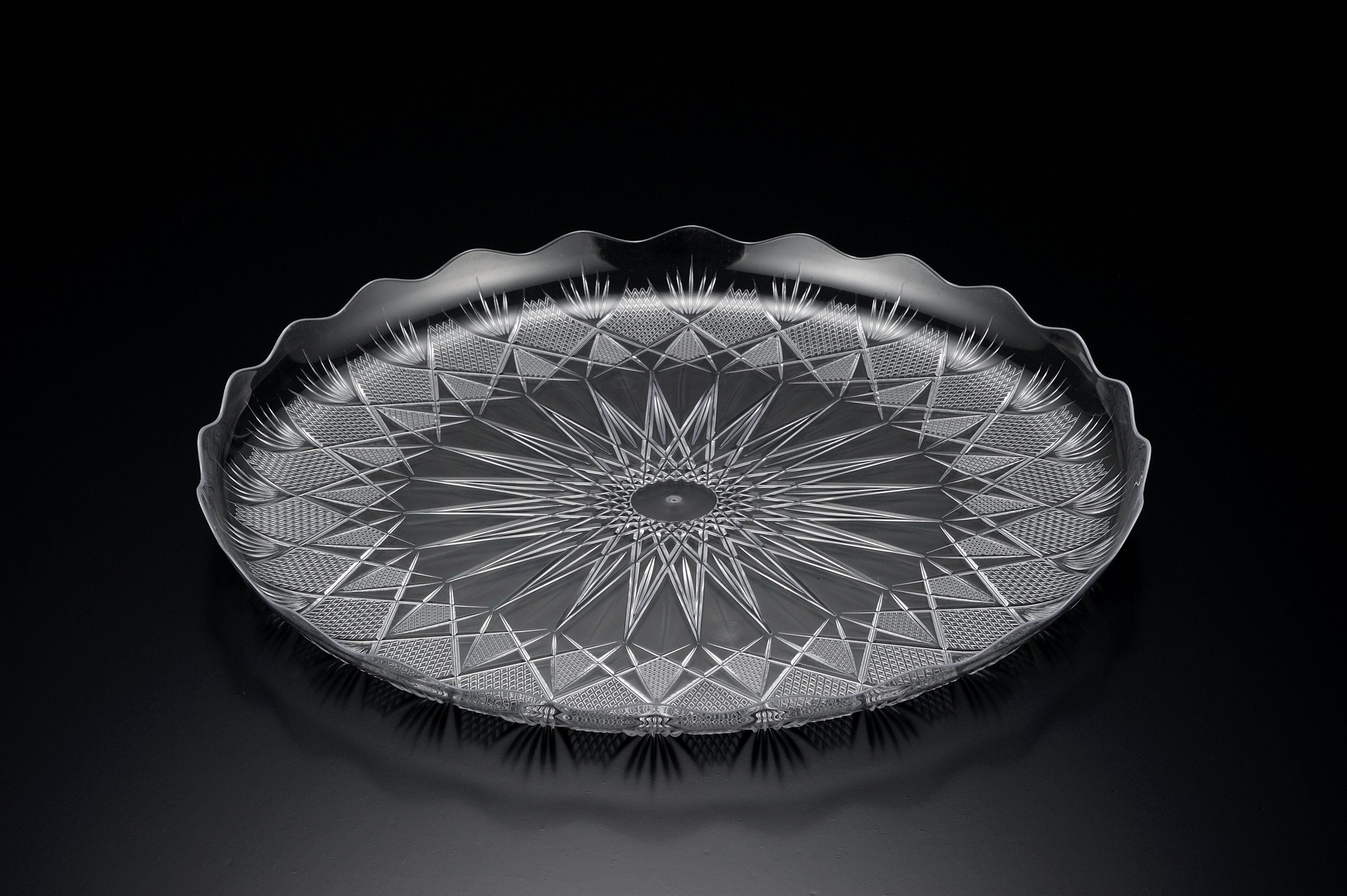 365mm Clear Round Tray Diamond Design Pk1